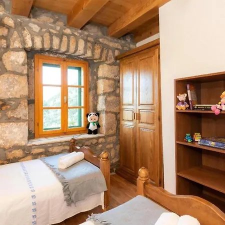 Vila Stone Two Bedroom With Pool