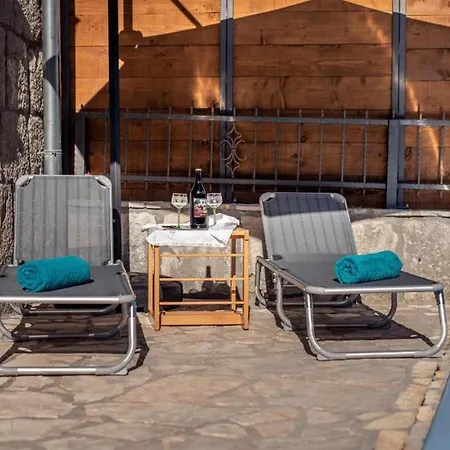 Stone Two Bedroom With Pool *