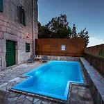 Vila Stone Two Bedroom With Pool Stasevica