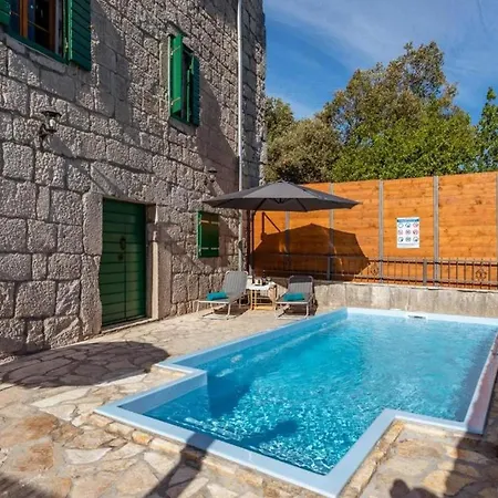 Villa Stone Two Bedroom With Pool *