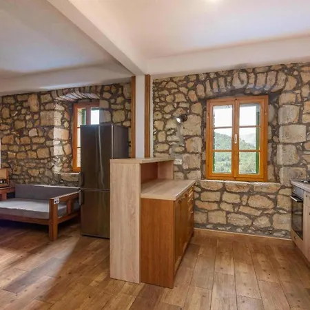 Stone Two Bedroom With Pool * Stasevica